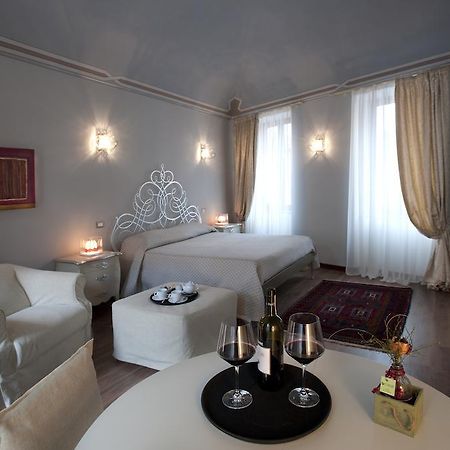 Vinoteca La Sacrestia Bed & Breakfast Alba  Oda fotoğraf