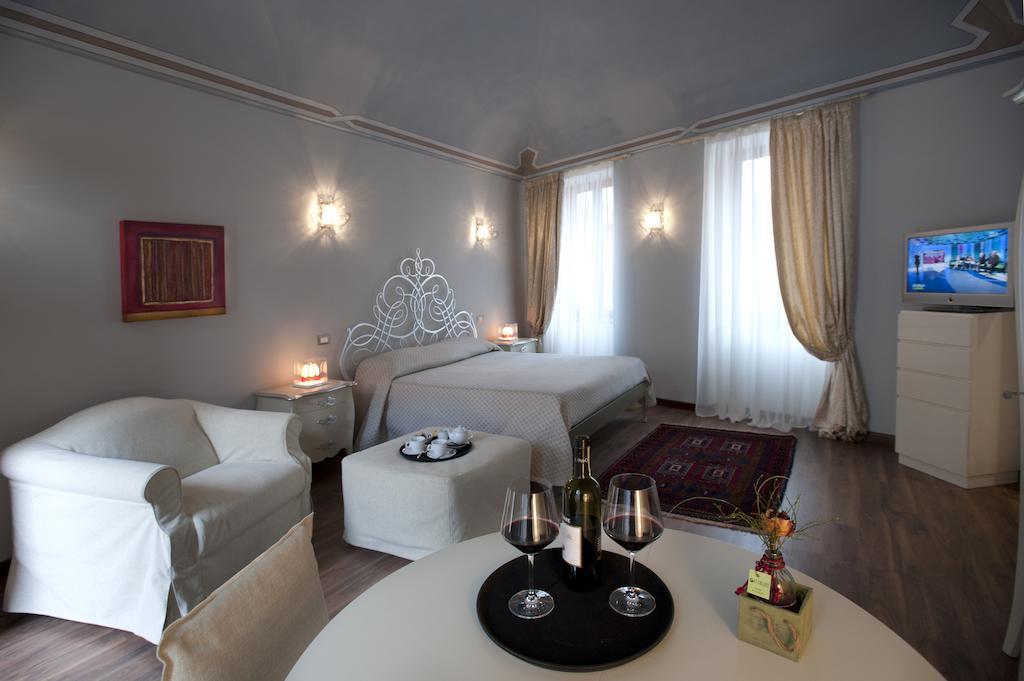 Vinoteca La Sacrestia Bed & Breakfast Alba  Oda fotoğraf